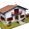 Сборная деревянная модель деревенского дома Artesania Latina Chalet en kit de Caserío con carro, 1/72
