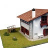 Сборная деревянная модель деревенского дома Artesania Latina Chalet en kit de Caserío con carro, 1/72